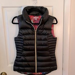 Lily Pulitzer black puffer vest with patterned interior